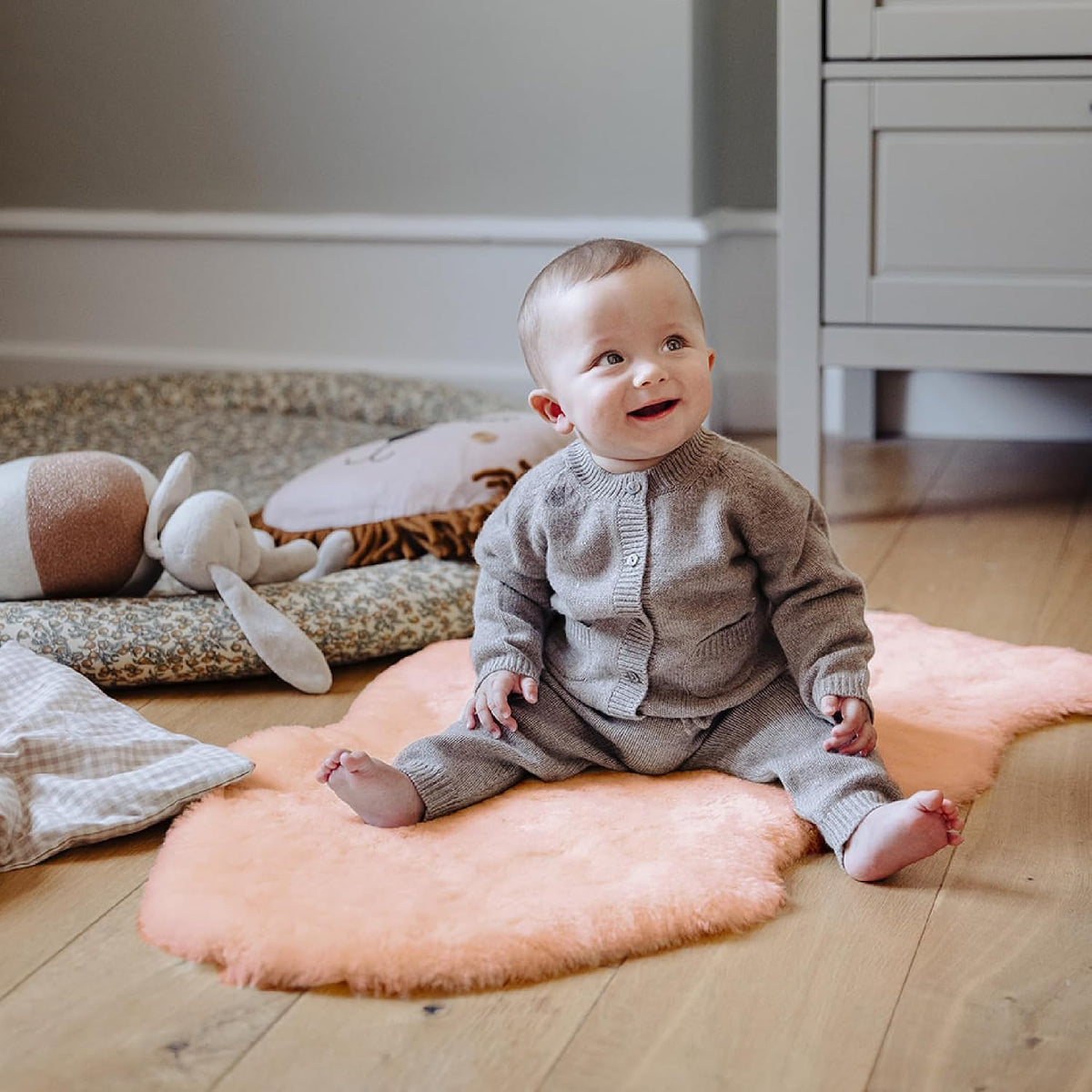 Baby Lammfell für Kinderwagen & Spielteppich – Bild 2
